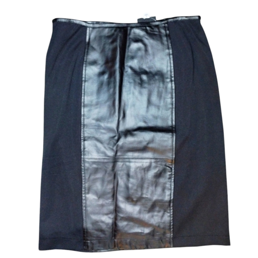 Metrostyle Genuine leather panel straight skirt size 6, zipper Nee